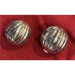 Exquisite Gold
Color Clip On Earrings